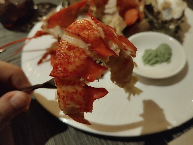 What we had at Melt Cafe Buffet Dinner - Succulent Boston Lobsters