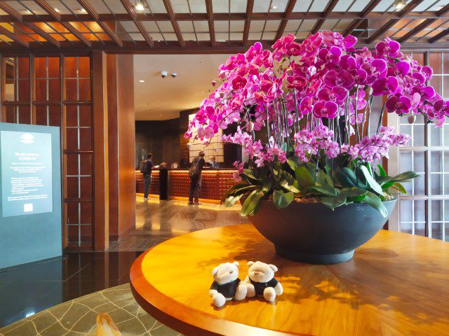 2bearbear at Lobby of Mandarin Oriental Singapore Review