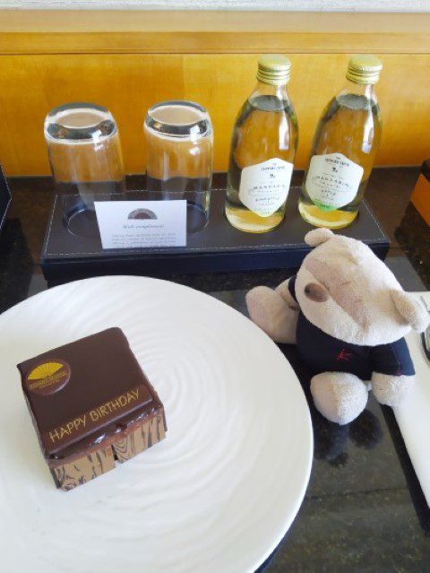 Mandarin Oriental Singapore Fans of M.O. celebratory treat - chocolate cake