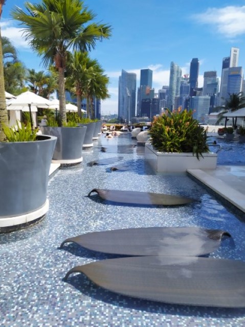Mandarin Oriental Singapore Swimming Pool with Shallow Pool "beds"