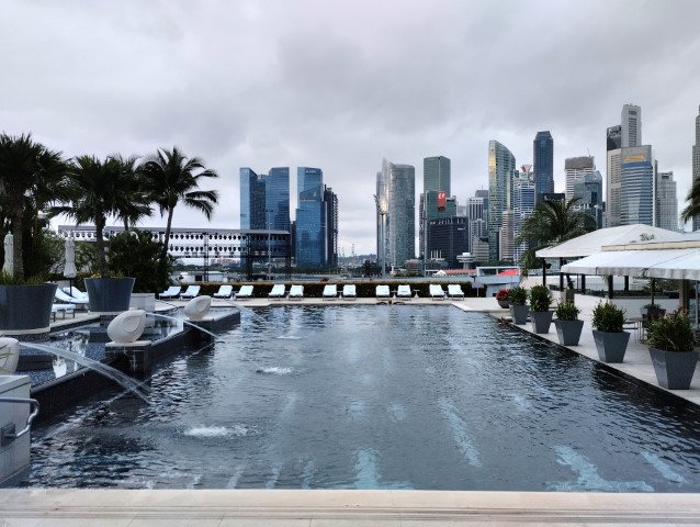 Mandarin Oriental Singapore Swimming Pool in the morning