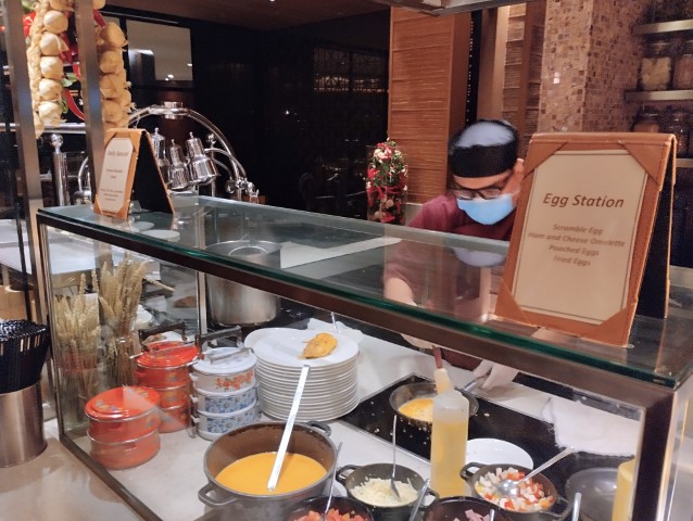 Mandarin Oriental Singapore Breakfast Buffet at Melt Cafe - Egg Station