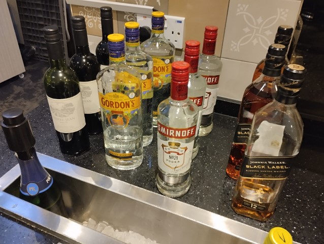 SATS Premier Lounge Changi Airport T1 Review: Liquor, White and Red Wines