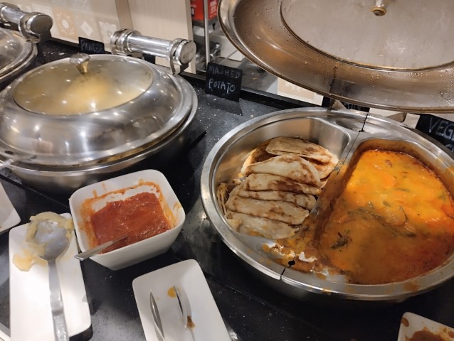 SATS Premier Lounge Changi Airport T1 Review: Prata and Curry