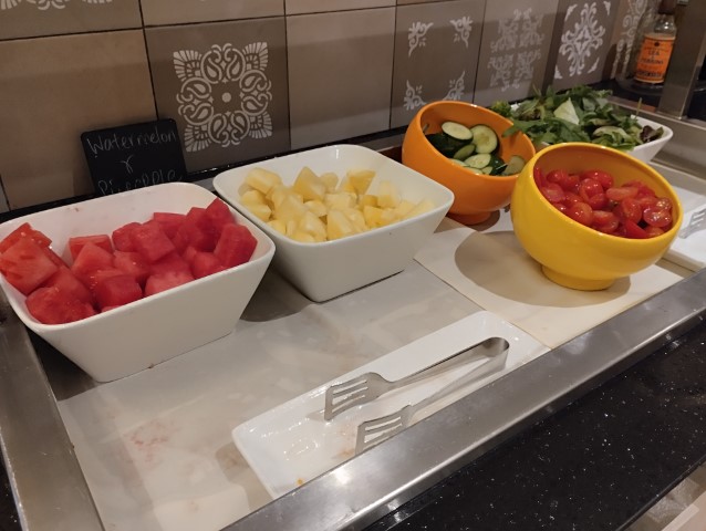 SATS Premier Lounge Changi Airport T1 Review: Fruits and Salad