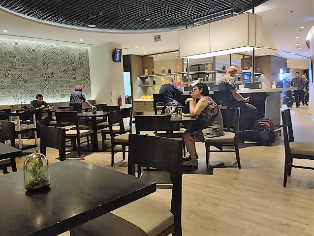 Marhaba Lounge T1 Review Seating Areas for Dining
