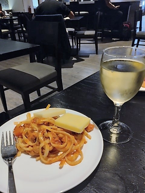 Marhaba Lounge T1 Review Spaghetti Bolognese with White Wine