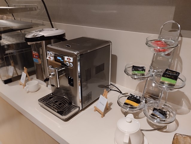 Royal Brunei Sky Lounge Review - Coffee and Tea