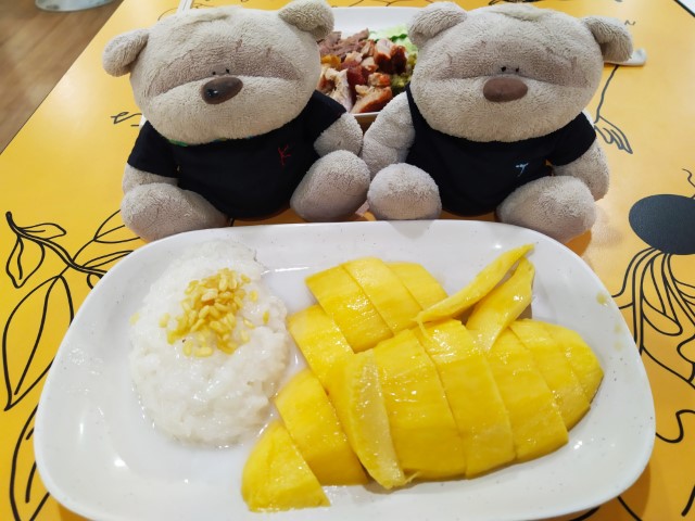Mango Sticky Rice at Platinum Mall (80 Baht)
