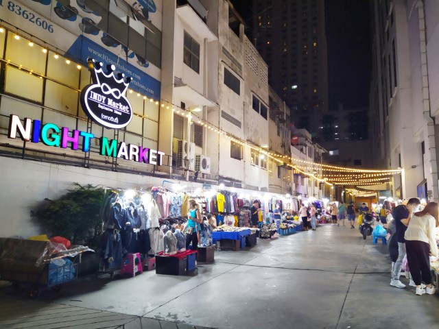 Night Market Enroute back to Centara Hotel from Platinum Mall Bangkok