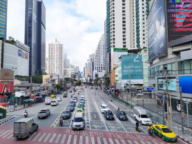 Walking from Terminal 21 to CRAFT at Sukhumvit 23