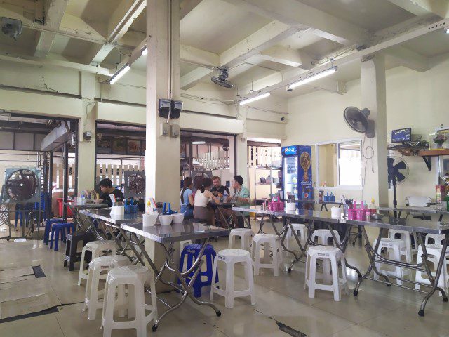 Interior of Daorueang - at Pratunam Pier, right next to the Chaloem Lok Bridge