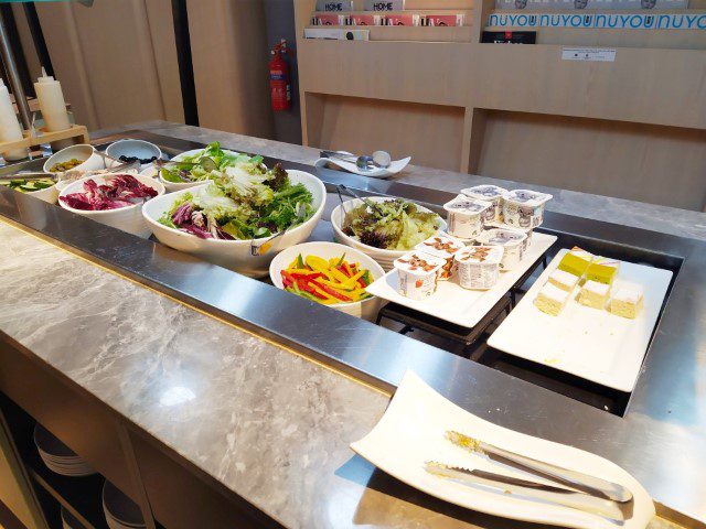 Salad Bar Blossom Lounge T4