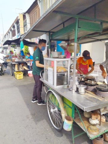Street Food enroute to Chow Rasta Market
