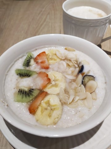 Prestige Hotel Penang ala carte breakfast (Oatmeal Bowl)