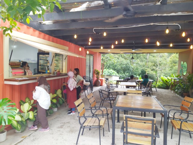 Ordering at 2 Acres Cafe - you can choose to sit indoors or outdoors
