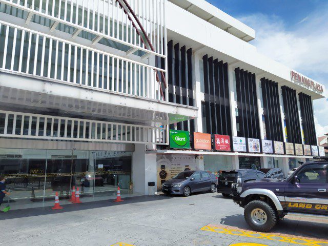 Shopping at Penang Plaza Giant Supermarket