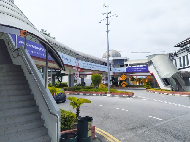 Bridge connecting Chow Rasta Market to Pragin Mall