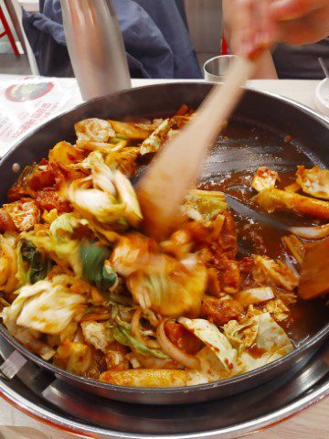 Paik's Pan Hanoi, Spicy Dakgalbi Chicken prepared by staff