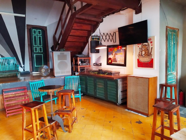Standing Bar Hanoi Level 2 - Homely interior design