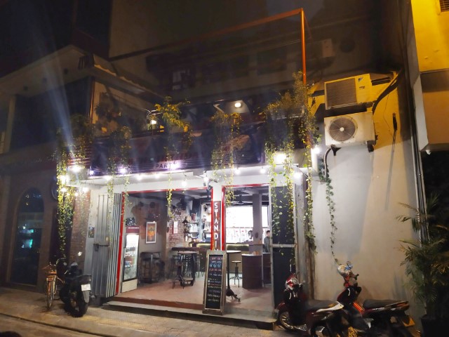 Entrance of Standing Bar Hanoi
