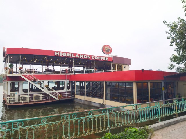 Highlands Coffee Floating Boat Cafe Truc Bach Lake Review