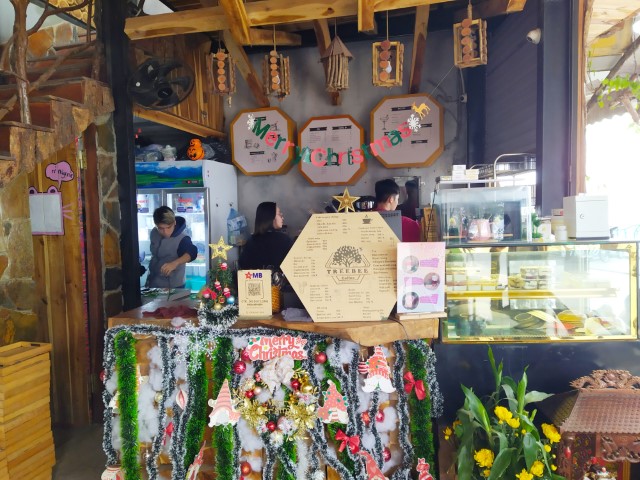 Ordering counter at level 1 of Tree Bee Coffee Hanoi
