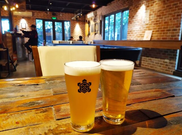 First Leap Lager (60k VND) and Trans Pale Ale (70k VND) from Turtle Lake Brewing Company Hanoi