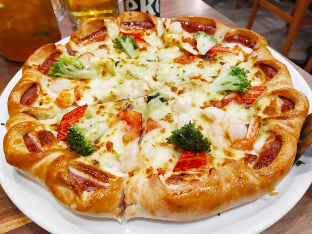 Seafood Pesto Extreme Crust from The Pizza Company Vincom Times City Hanoi (349k VND)