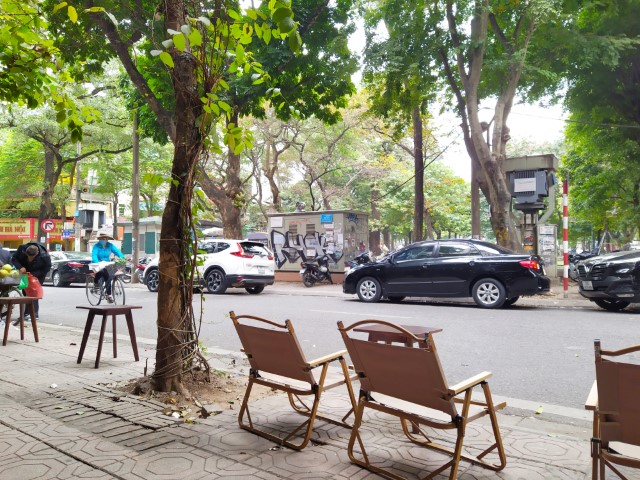 Cafe 4h Hanoi coffee and people watching by the streets in Vietnam