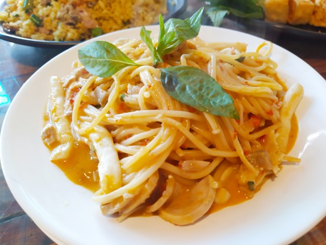 Sawasdee Quan Ngon Thai Restaurant Review Curry Spaghetti (95k VND - $5.40)