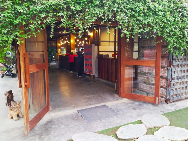 Entrance of Cafe Thung Lũng Hoa Hanoi Flower Garden