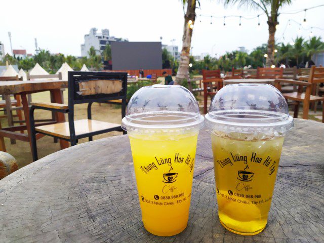 Lychee Tea (50K VND - $3SGD), Peach Tea (60k VND), Fried Beef Noodles (130K VND - $7.5SGD) at Cafe Thung Lũng Hoa Hanoi Flower Garden