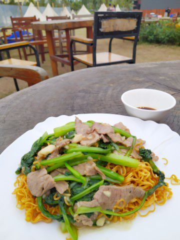 Lychee Tea (50K VND - $3SGD), Peach Tea (60k VND), Fried Beef Noodles (130K VND - $7.5SGD) at Cafe Thung Lũng Hoa Hanoi Flower Garden