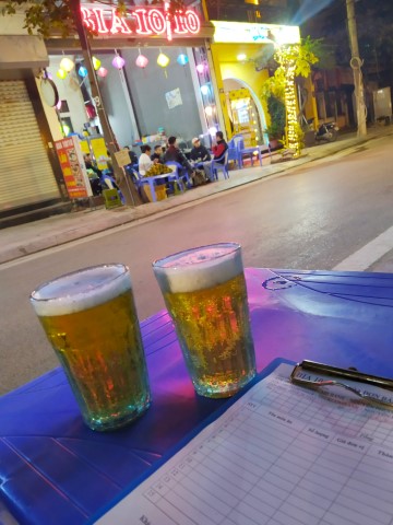 Having fresh Vietnamese beers by the roadside at Trinh Cong Son Pedestrian Street Vietnam