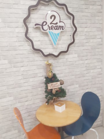 2 Cream Ice Cream Parlour Trinh Cong Son Walking Street