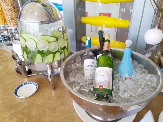 Song Hong Business Lounge Noi Bai Airport Hanoi - Chilled Wines