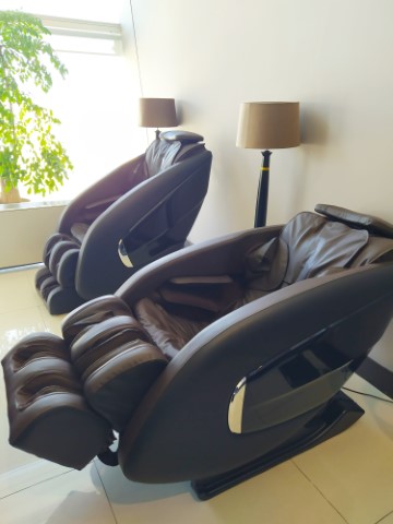 Body Massage Chairs inside Song Hong Business Lounge Review