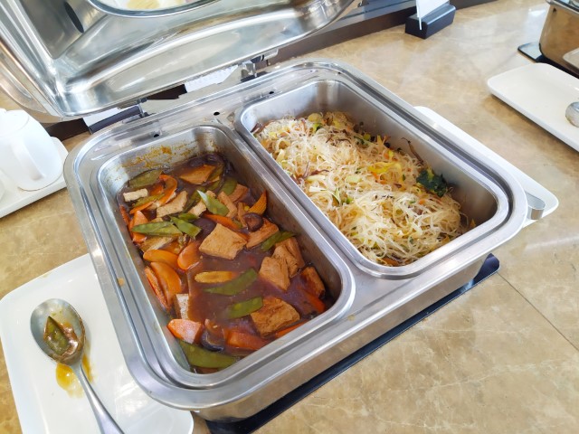 Buffet Spread at Song Hong Business Lounge Hanoi International Airport - Stir Fried Vegetables and Bee Hoon