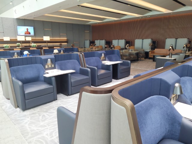 Business Class SilverKris Lounge Review - The Quiet Zone with ample seats