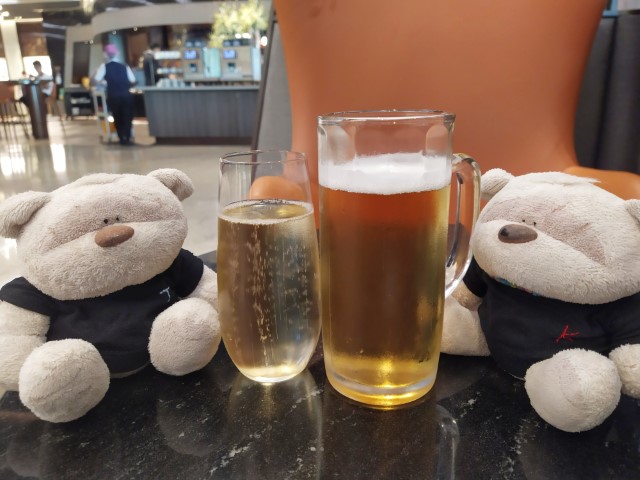 Taittinger Champagn and Draft Tiger Beer to kick off our Business Class experience at SilverKris Lounge Changi Airport Singapore