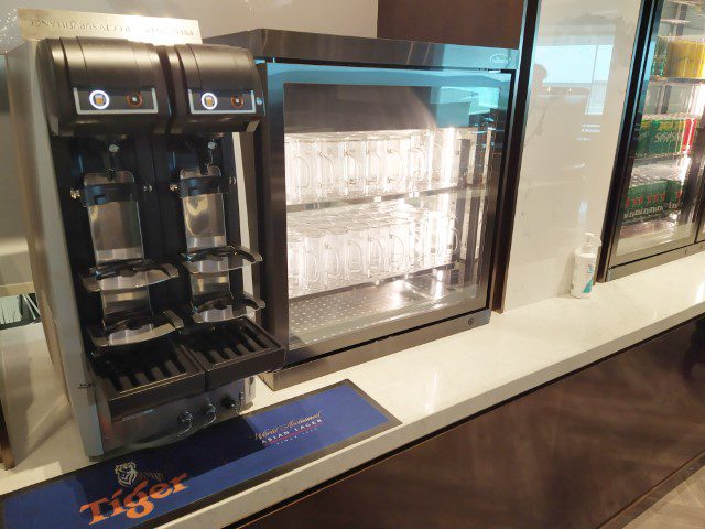 SilverKris Lounge Business Class Singapore - The Dining Hall - Tiger Beer Dispenser