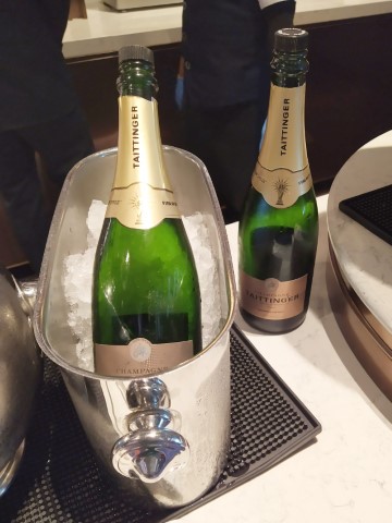 SilverKris Lounge Business Class Singapore - The Dining Hall - Taittinger Champagne
