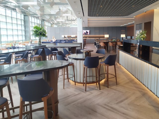 Business Class SilverKris Lounge Review - The Quiet Zone More Seats