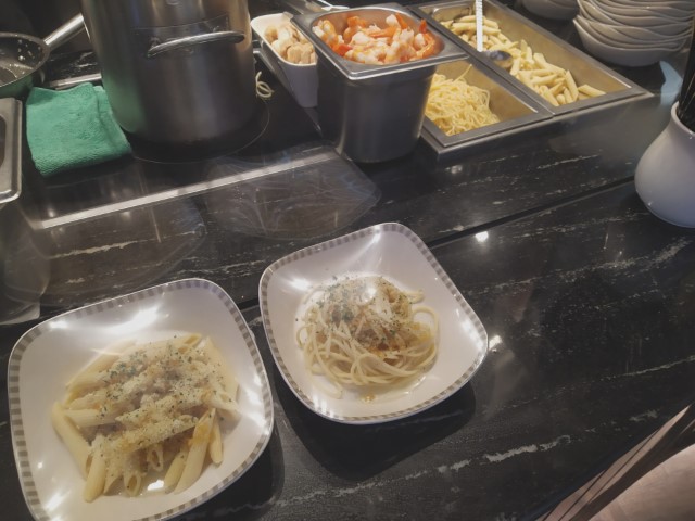 Business Class SilverKris Lounge Dinner Menu - Spaghetti Live Station