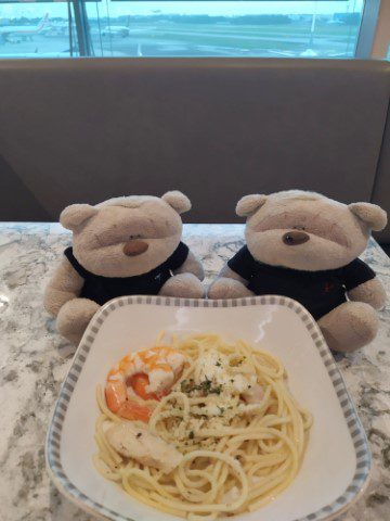 Business Class SilverKris Lounge Dinner Menu - 2bearbear having Spaghetti