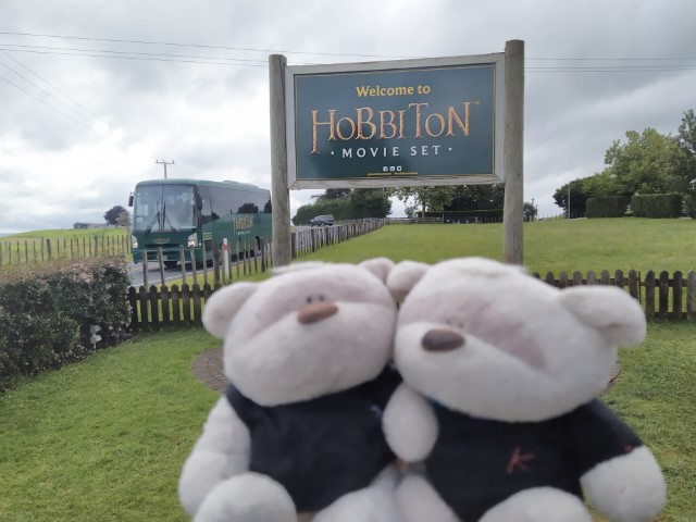 2bearbear at Hobbiton Movie Set Tour in New Zealand!