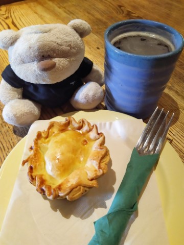 Beef and Ale Pie ($6) + Amber Ale at The Green Dragon Inn Hobbiton, The Shire