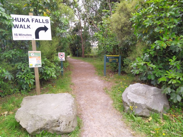 Directions towards Huka Falls from Huka Falls Lookout Taupo