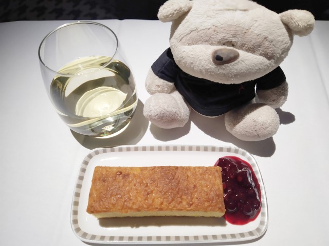 SQ Business Class from Auckland to Singapore International Menu - Orange Cake with Raspberry Compote